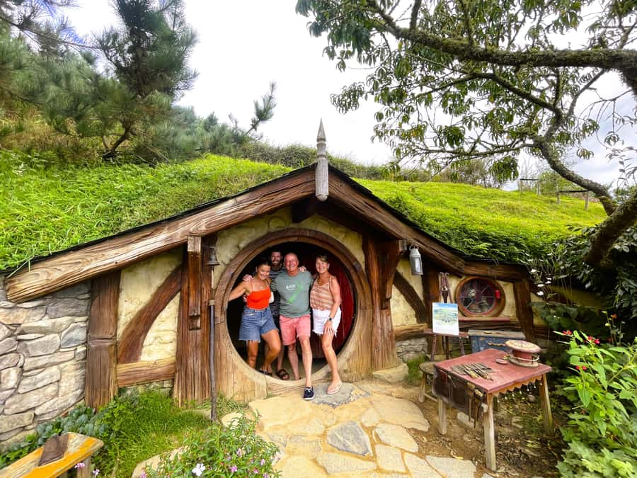 From: Auckland: Rotorua via Hobbiton Tour One Way Tour - Who should book this one-way tour?