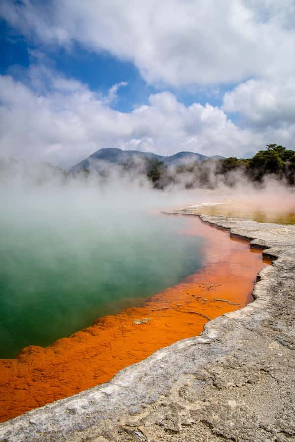 From Auckland: Wai-O-Tapu & Polynesian Spa Rotorua Day Tour - Rotorua district sightseeing and the Blue and Green Lakes