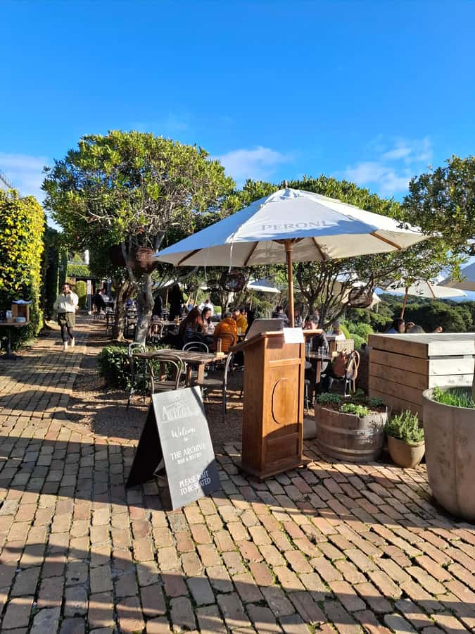 From Auckland: Waiheke Island Sip & Savour Tour with Lunch - Oneroa Village gives you a gentle start