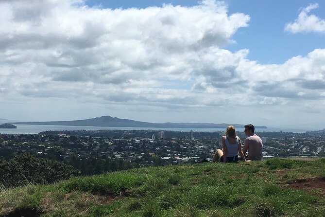 Full-Day Grand Auckland Volcanoes Tour - Lunch in central Auckland gives your legs a break