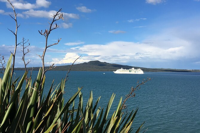 Full-Day Grand Auckland Volcanoes Tour - North Head combines volcanic geology with military history