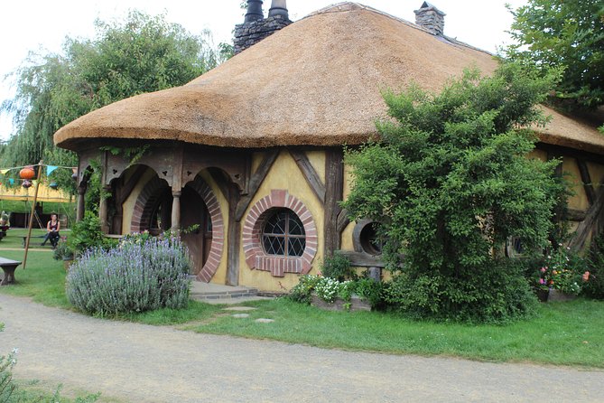 Hobbiton Afternoon Tour in Luxury Minibus from Auckland - Arriving at Shire’s Rest before the tour