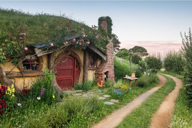 Hobbiton and Waitomo Caves Arrive in Comfort and Style - Booking and cancellation details