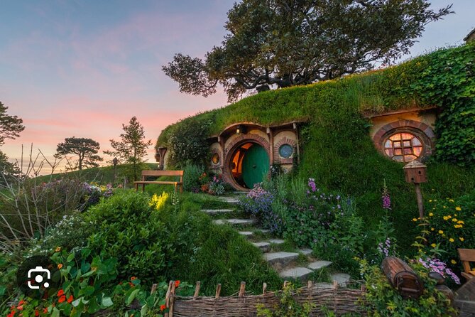 Hobbiton and Waitomo Caves Arrive in Comfort and Style - Leaving Auckland at 7:00 am