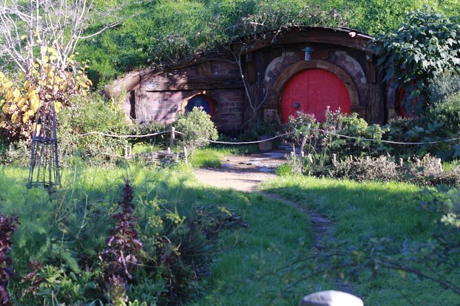 Hobbiton and Waitomo Caves from Auckland - Smaller Group - A buffet lunch at the Marquee