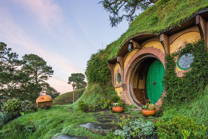 Hobbiton Movie Set Experience: Private Tour From Auckland - The Waikato route and Kaimai Range views