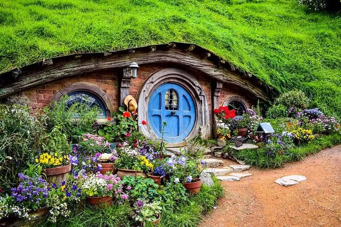 Hobbiton Movie Set Guided Tour small group from Auckland - From Auckland to the Waikato farmland