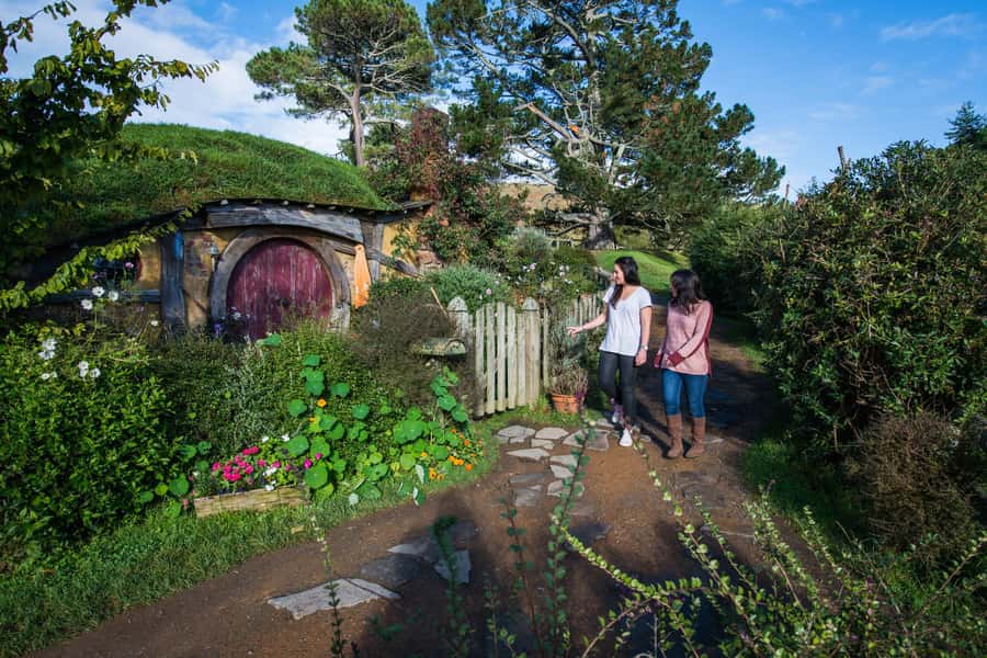 Hobbiton Movie Set & Rotorua Premium Day Tour from Auckland - Maori carving, weaving, and a model village
