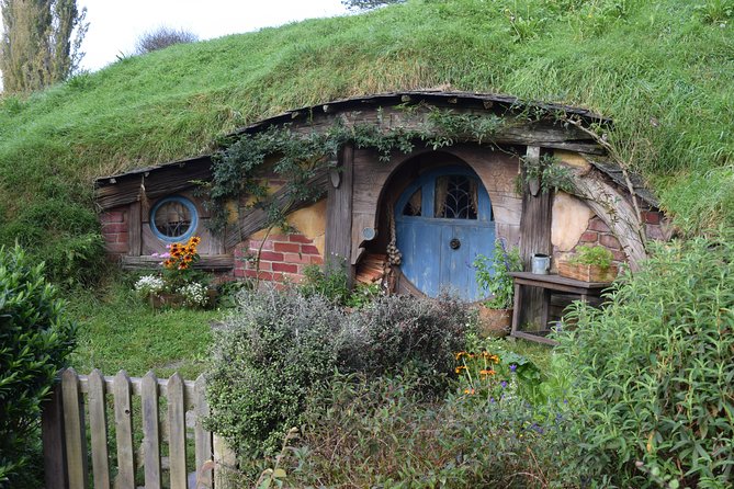 Hobbiton Movie Set Small Group Day Tour from Auckland - A drink at the Green Dragon Inn