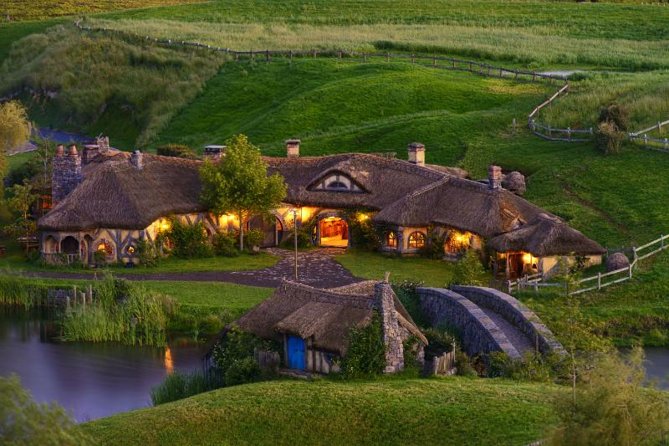 Hobbiton Movie Set Small Group Fully Guided Day Tour from Auckland - From Auckland streets to the Shire