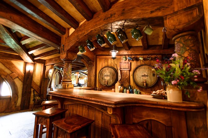 Hobbiton Movie Set Small Group Fully Guided Day Tour from Auckland - Who should book this tour?