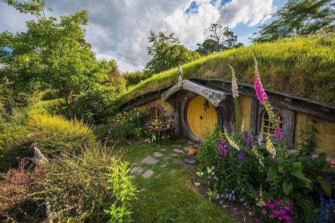 Hobbiton Movie Set Small Group Fully Guided Day Tour from Auckland - Should you book the Auckland Hobbiton tour?