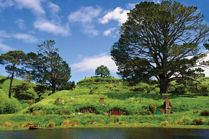 Hobbiton Movie Set Tour with lunch from Auckland - Bag End, the Mill, and the Green Dragon