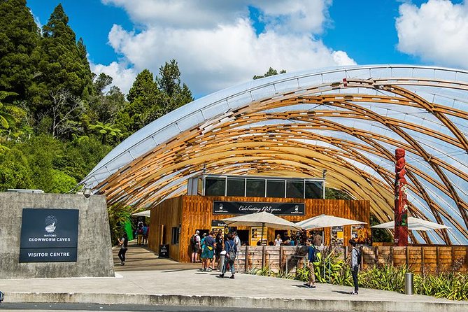 Hobbiton Movie set & Waitomo Caves Small Group Tour From Auckland - The road between the attractions