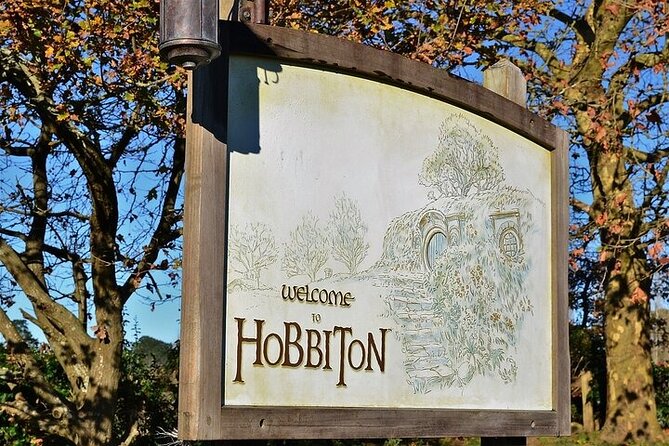 Hobbiton Movie Set & Waitomo Glow Worm Caves Private Tour - Walking through Hobbiton for 2.5 hours