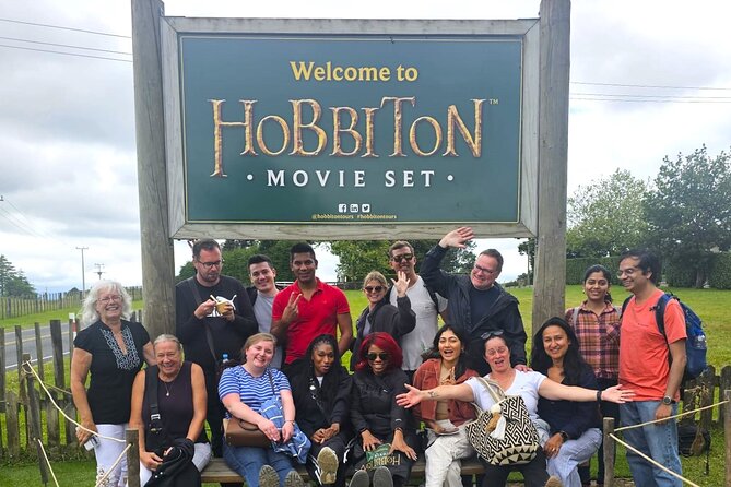 Hobbiton & Rotorua including Wai-O-Tapu - Small Group Tour from Auckland - The quick stop in Tirau