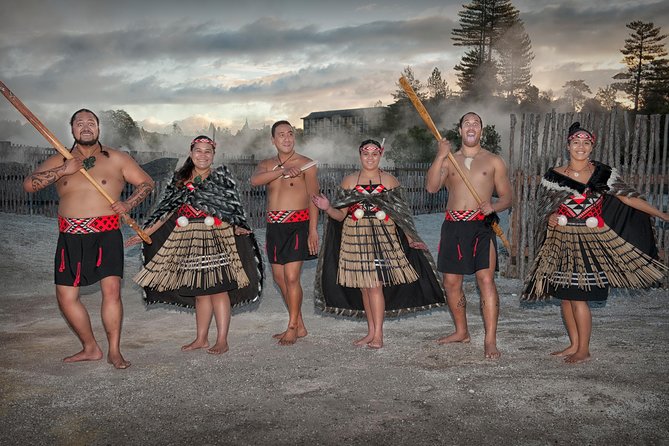 Hobbiton & Rotorua Living Māori Village Private Tour Ex-Auckland - Who should book this tour
