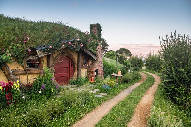 Hobbiton & Rotorua Māori Village with Lunch from Auckland - Leaving Auckland at 7:00 am