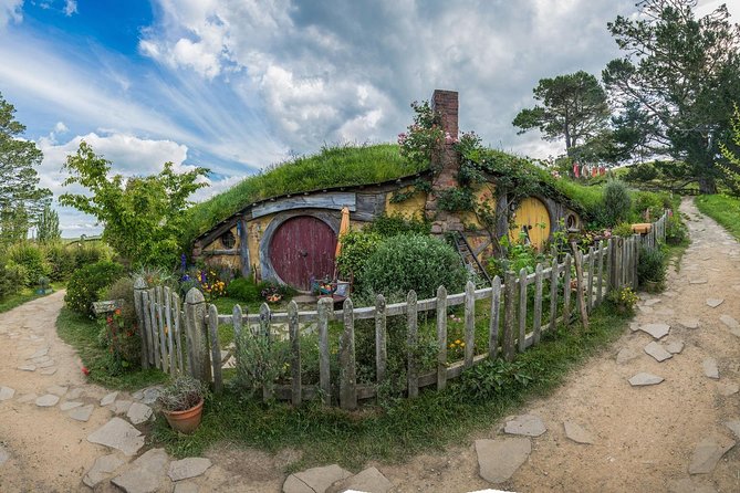 Hobbiton & Waitomo Caves Guided Day Trip from Auckland incl lunch - Why the small-group format matters