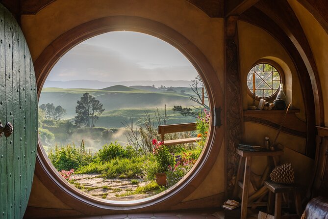 Hobbiton & Waitomo Caves Small-Group Tour W Lunch from Auckland - Otorohanga: lunch before the caves