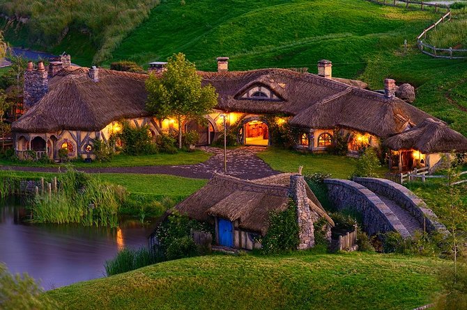 Hobbiton & Waitomo Caves Small-Group Tour W Lunch from Auckland - What the $235.20 price includes