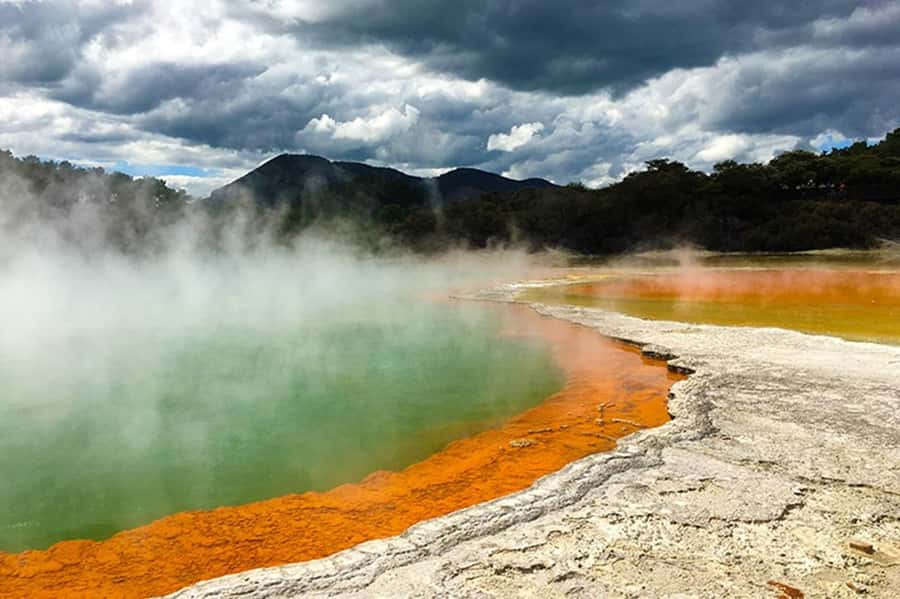 Hobbiton, Waitomo, Rotorua & Taupo 2-Day Tour from Auckland - Short stops, lunch and the road to Hobbiton