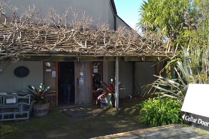 Kumeu Winery Boutique Tour with Gourmet Lunch from Auckland - Food Restrictions and the Early Lunch