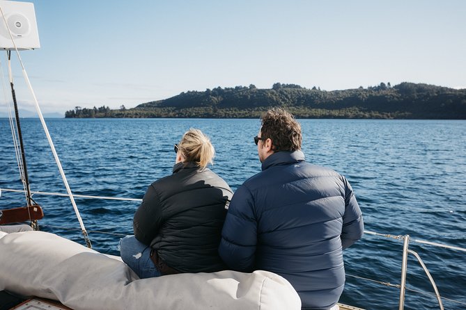 Lake Taupō Private Day Tour from Auckland to Māori Rock Carvings - Lunch is on your own, so plan ahead