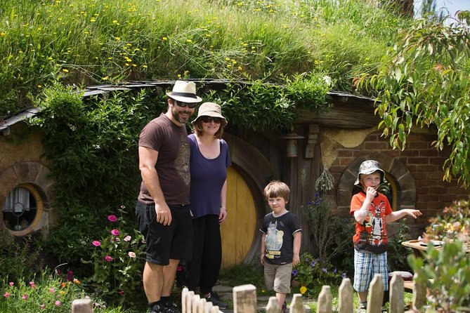 Luxury Small group tour from Auckland to Hobbiton Movie Set - The private vehicle changes the feel of the journey