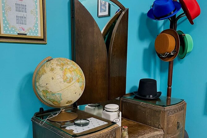 Mad Hatter's Hat Escape Room Experiences - The briefing and the 60-minute clock