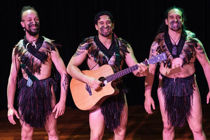 Māori Cultural Experience & Auckland Museum General Admission - A respectful first meeting with Māori culture