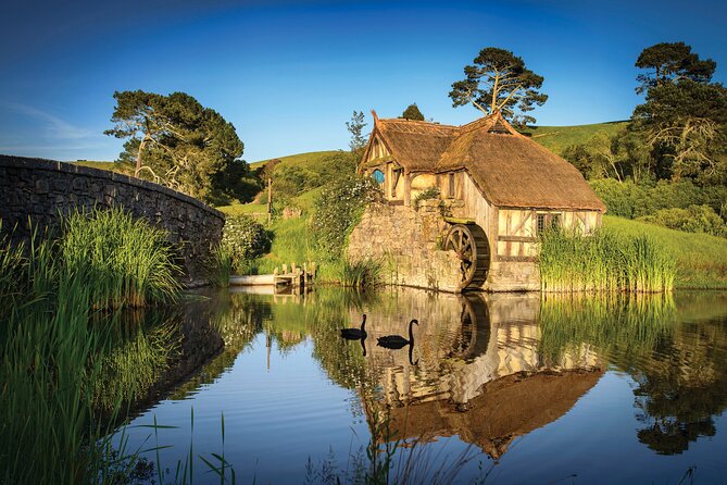 Private 2 Day Tour: Hobbiton, Waitomo, Rotorua Geothermal & Hamilton Gardens - Why this two-day North Island route works