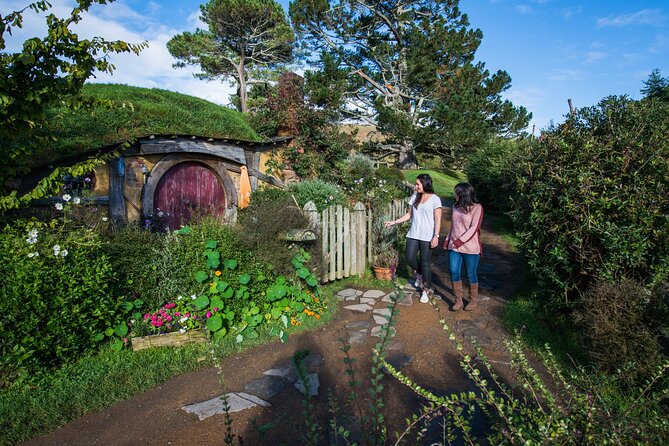 Private 2 Day Tour: Hobbiton, Waitomo, Rotorua Geothermal & Hamilton Gardens - Lake Rotorua and the story of Mokoia Island