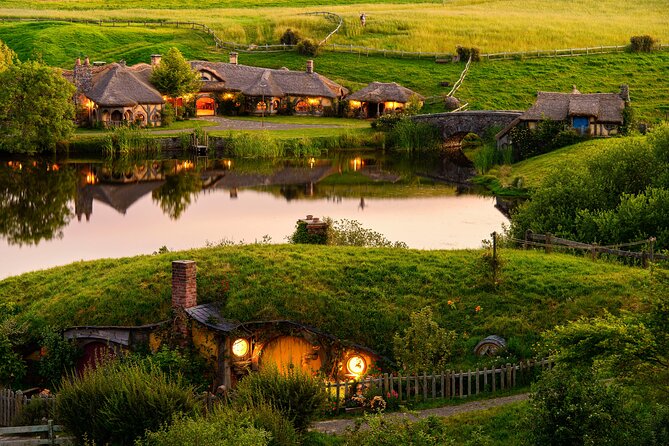 Private 3 Days Tour From Auckland: Hobbiton, Hamilton, Rotorua & Waitomo Caves - Auckland viewpoints before Middle-earth
