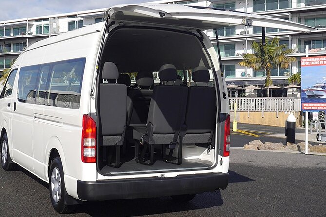 Private Auckland Airport Transfer to/from Auckland Hotels - Van - Finding the driver after customs