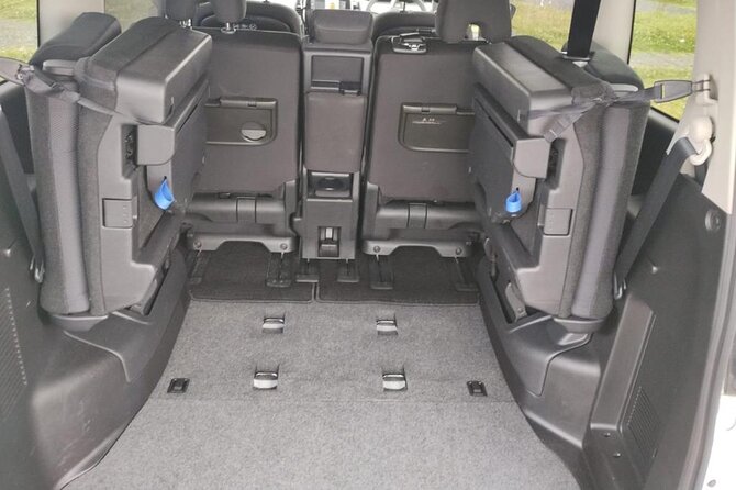 Private Auckland Airport Transfer: to/from City Hotels in Minivan - Meeting your driver at Auckland Airport