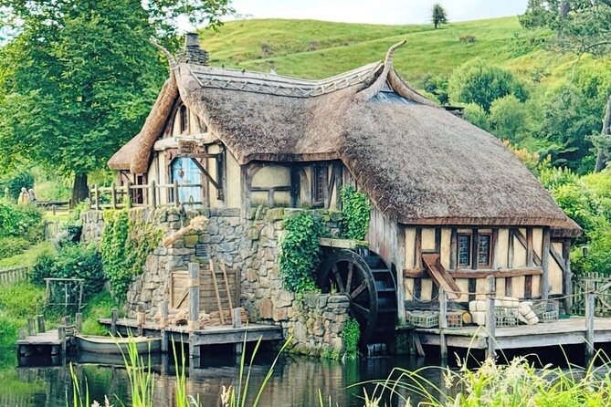 Private Hobbiton Movie Set and Rotorua Day Trip from Auckland - Te Puia brings culture and geothermal activity together