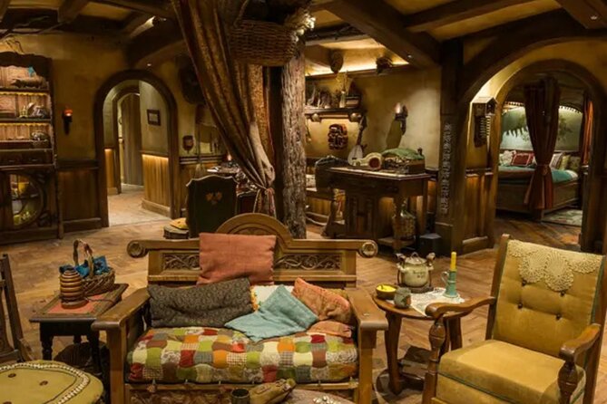 Private Hobbiton, Waitomo Caves, Blue Spring & Hamilton Transfer - Who should book this experience