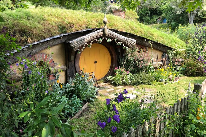 Private Luxury Tour to Hobbiton Movie Set & Waitimo Glowworm Cave - Is $1,675.55 fair for two?