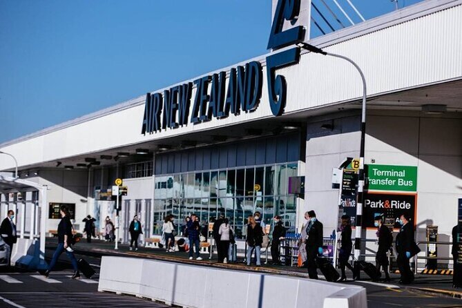 Private One-Way Transfer: Auckland Airport to Auckland City Hotel - What happens when your flight is delayed