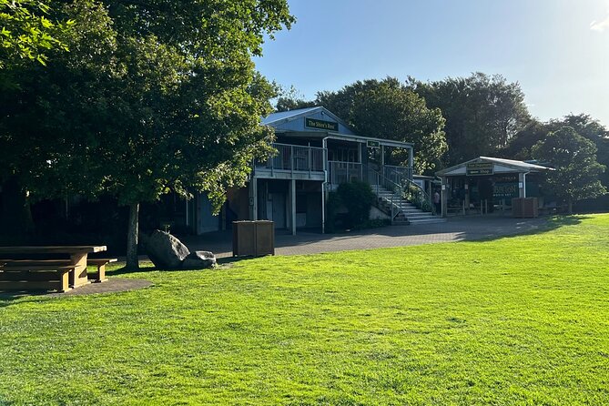 Private Round Trip Transport To Hobbiton From Auckland - Café time, shopping, and the return to Auckland