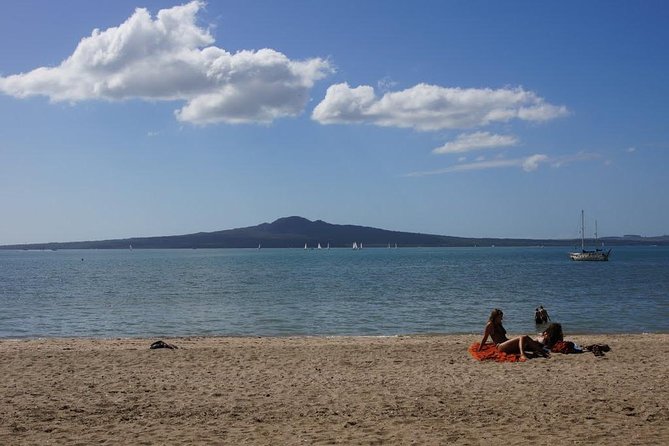 Private Tour: Auckland City and Countryside Tour - Weather, road delays, and timing
