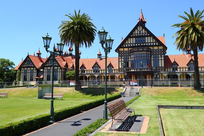 Private Tour From Auckland to Rotorua & Waitomo Glowworm Caves, Small group - Lunch, snacks, WiFi, and the practical details