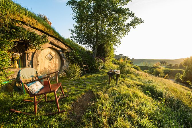 Private tour - Hobbiton Movie Set Evening Banquet Return from Auckland - The lantern-lit walk after dinner
