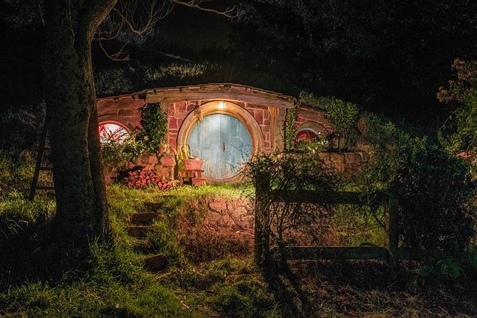 Private tour - Hobbiton Movie Set Evening Banquet Return from Auckland - Is $806.75 per person a fair price?