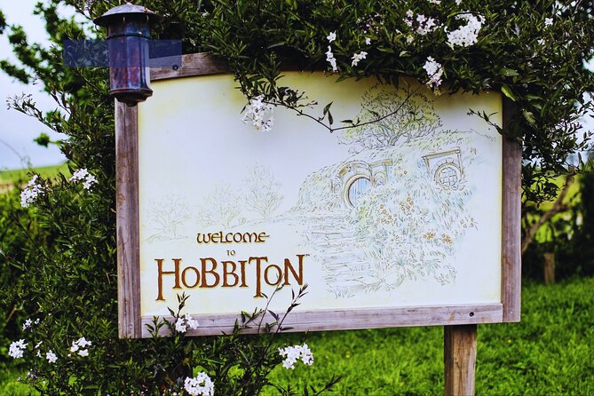 Private Tour: Hobbiton Movie Set, Rotorua Mud Pool & Treewalk - A private vehicle changes the pace
