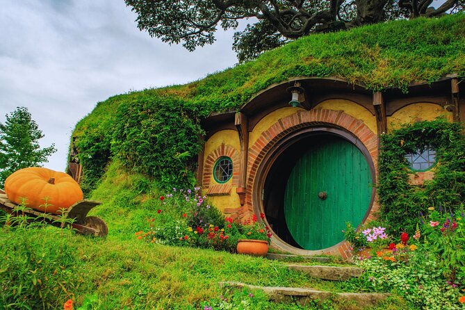 Private Tour: Hobbiton Movie Set, Rotorua Mud Pool & Treewalk - Is $1,299 per person good value?