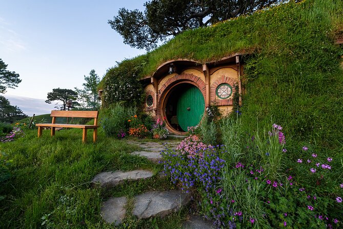 Private Tour: Hobbiton & Waitomo Glowworm Cave Experience - Is $713.04 per person good value?
