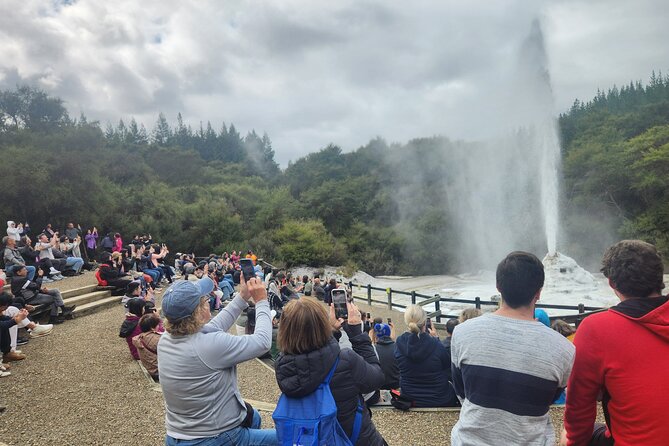 Private Tour WaiOtapu & Huka Falls & Blue springs from Auckland - Waiotapu puts color and volcanic activity first