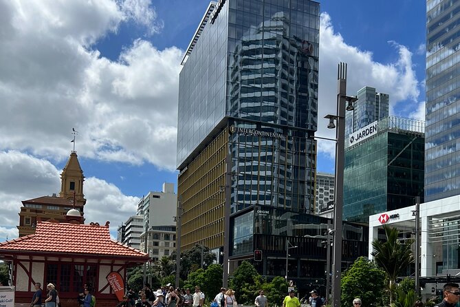 Private Transfer From Auckland City To Auckland Airport - Why a private transfer can beat public transport